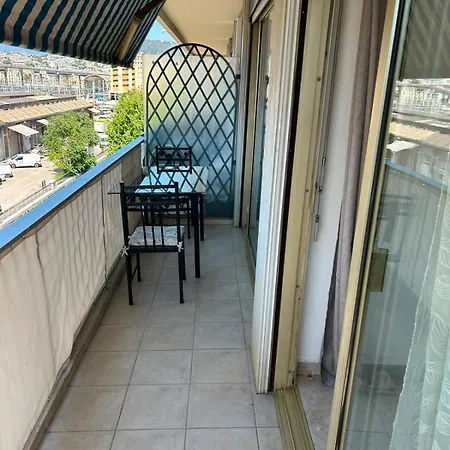 Flat Apartment *